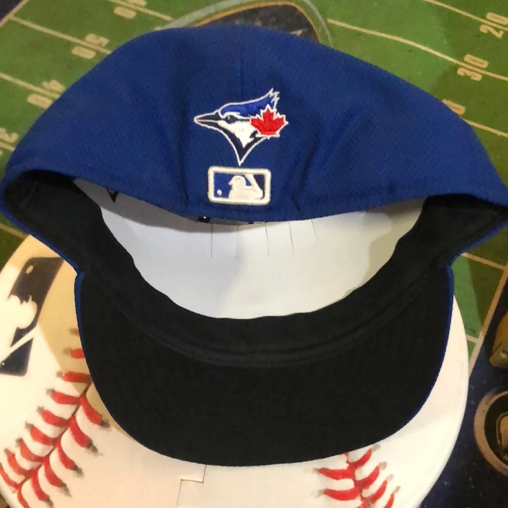 Toronto Blue Jays MLB Authentic Batting Practice Maple Leaf Fitted Hat Cap - Picture 2 of 2